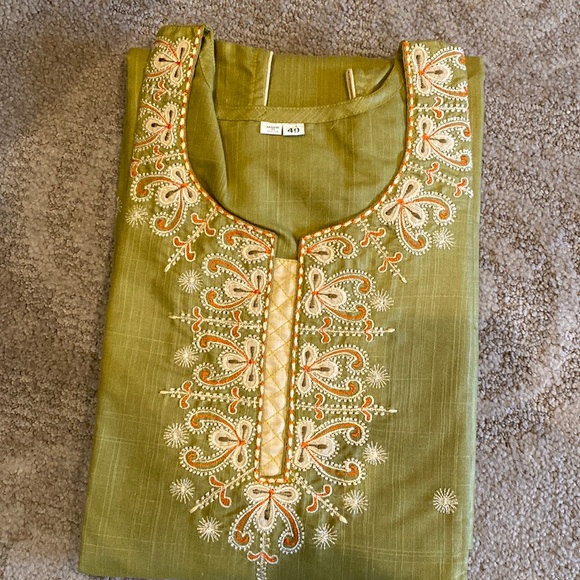 Green Kurta  Hand Loomed In Rich Yarns Of Cotton  Chudidaar